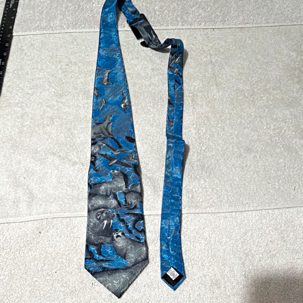 Lost Kingdom Men's Blue Gray Black Seal Animal Print Silk Jacquard Tie